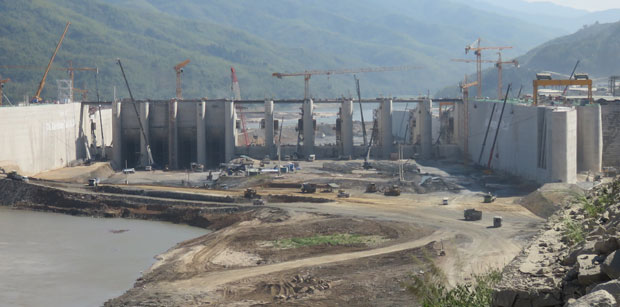 Xayaburi dam, Northern Laos (60% complete) - via thestimsoncentre